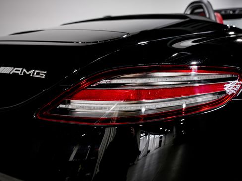 Used 2012 Mercedes-Benz SLS AMG Roadster image 33