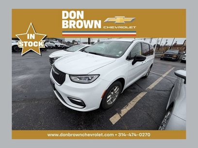 Used 2024 Chrysler Pacifica Touring-L