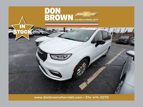 Used 2024 Chrysler Pacifica Touring-L FWD image 1