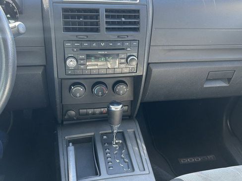 Used 2008 Dodge Nitro SXT image 9