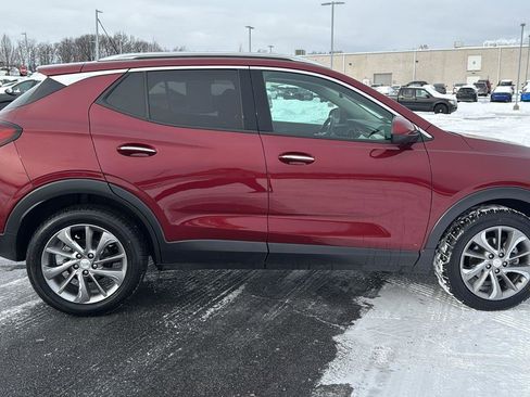 Used 2022 Buick Encore GX Essence w/ Experience Buick Package image 4