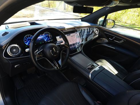 Used 2023 Mercedes-Benz EQS 450+ SUV image 2