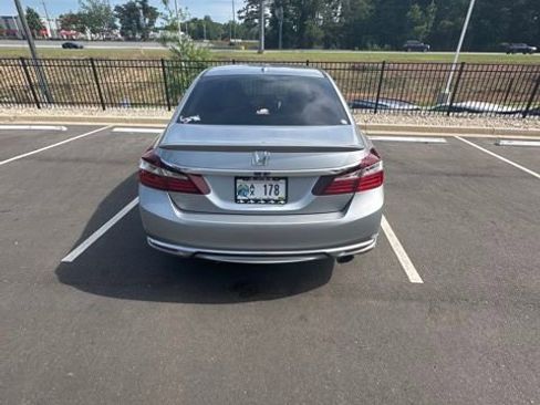Used 2017 Honda Accord EX-L image 3