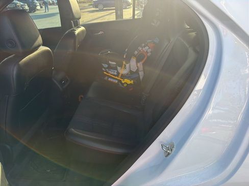 Used 2023 Chevrolet Equinox RS FWD image 8