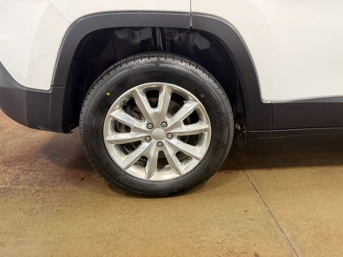 Used 2017 Jeep Cherokee Limited AWD/4WD image 87