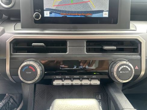 Used 2025 Toyota 4Runner SR5 AWD/4WD image 36
