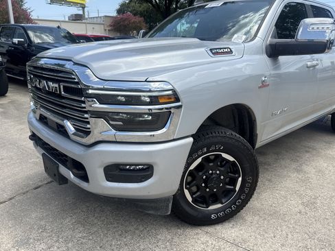 Used 2026 RAM 2500 Laramie AWD/4WD image 2