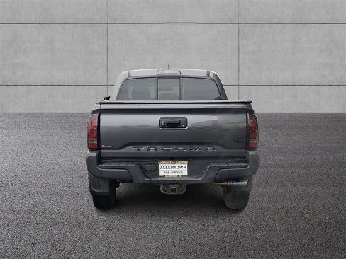 Used 2017 Toyota Tacoma SR5 w/ Tow Package image 5