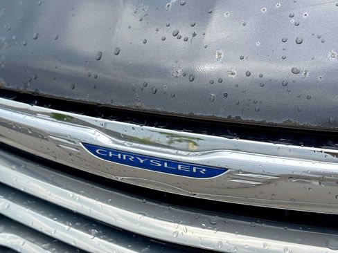Used 2012 Chrysler Town & Country Touring w/ Entertainment Group #1 FWD image 10
