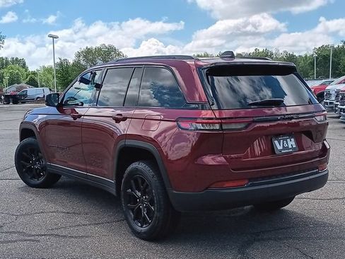 Used 2024 Jeep Grand Cherokee Altitude AWD/4WD image 20
