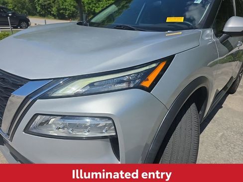 Used 2022 Nissan Rogue SV FWD image 11