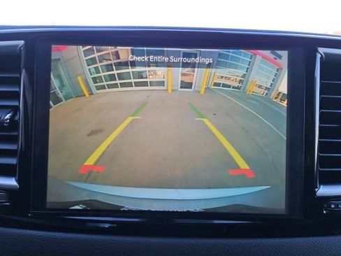 Used 2024 Chrysler Pacifica Touring-L image 19