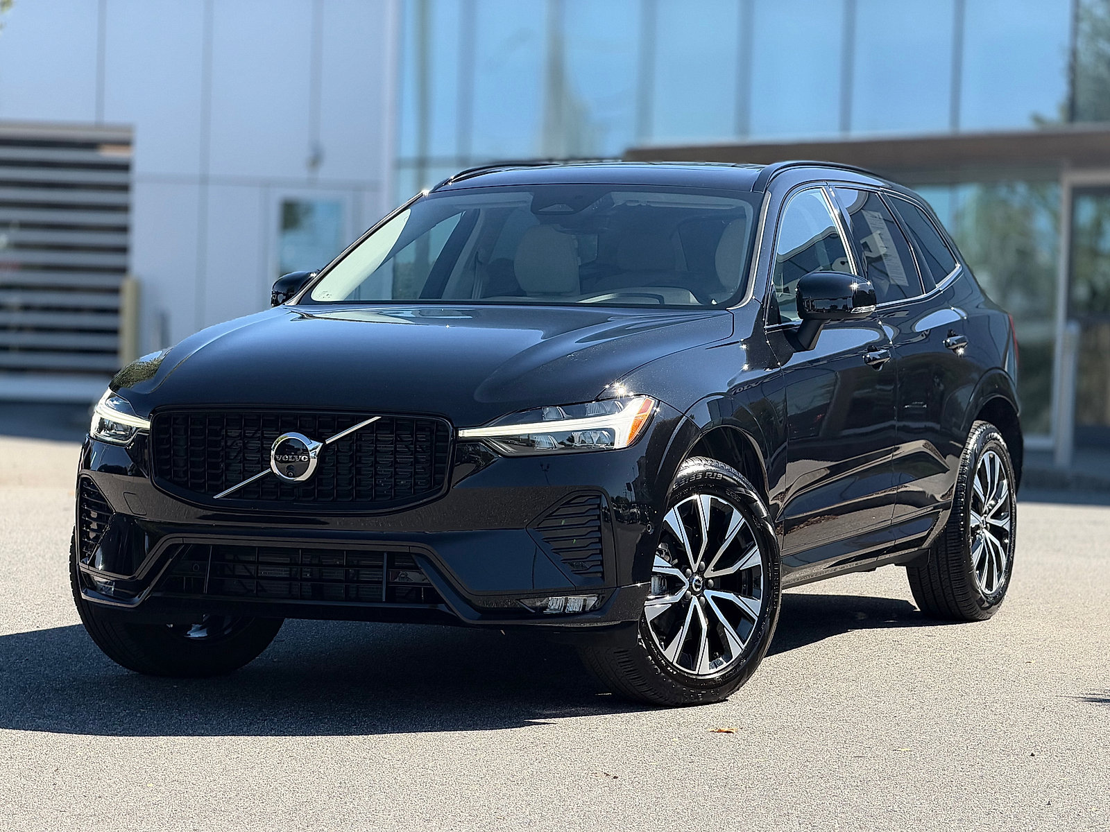 Certified 2025 Volvo XC60 B5 Plus AWD/4WD image 1