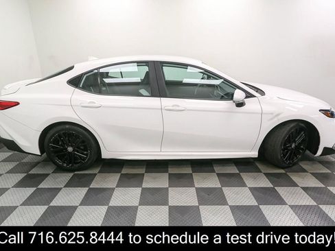 Used 2025 Toyota Camry SE FWD image 7