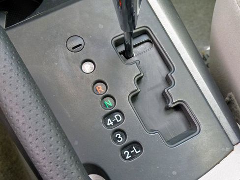 Used 2010 Toyota RAV4 4WD V6 image 31