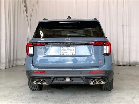 Used 2025 Ford Explorer ST image 4