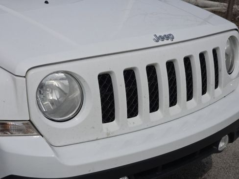 Used 2013 Jeep Patriot Latitude AWD/4WD image 8