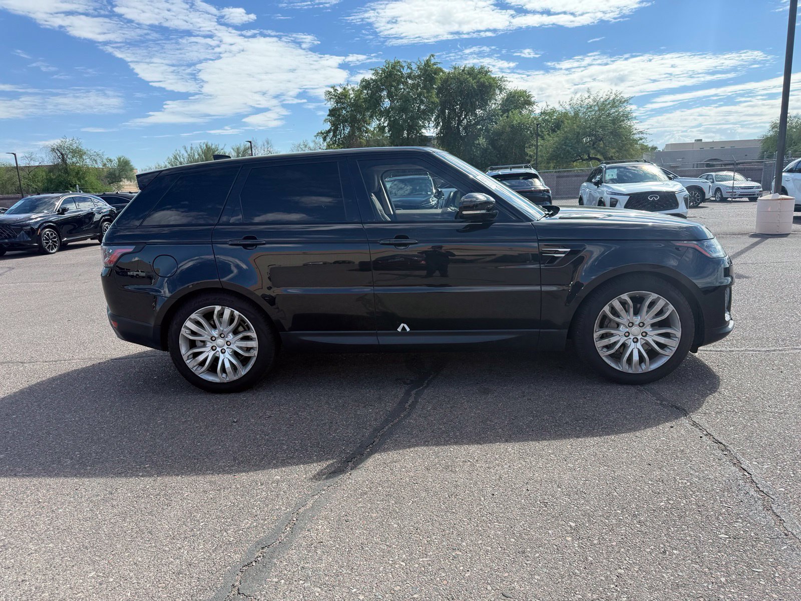 Used 2019 Land Rover Range Rover Sport SE AWD/4WD image 4