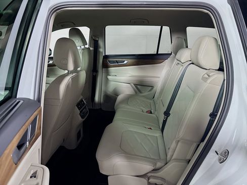 New 2025 Volkswagen Atlas SE image 19