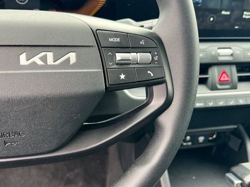 Certified 2025 Kia K4 LXS image 24