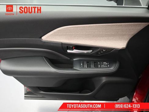 Used 2024 Toyota Grand Highlander Limited image 25