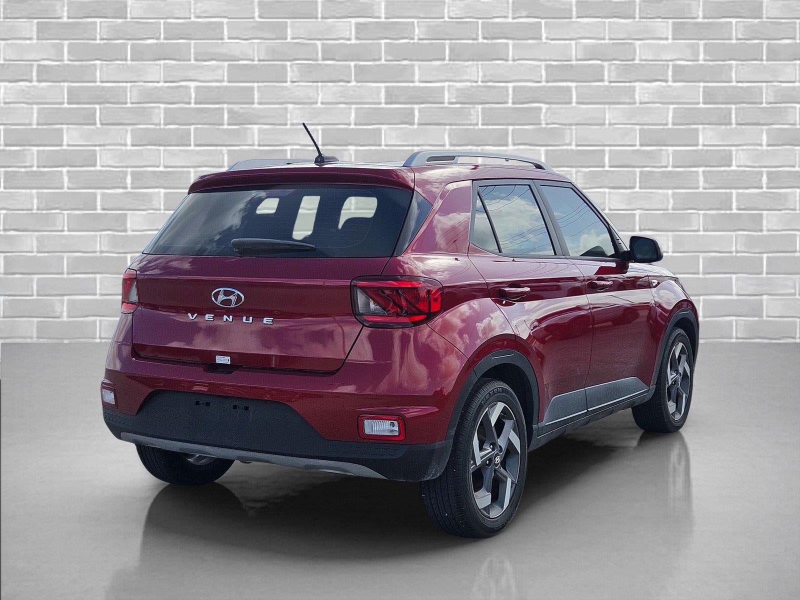 Used 2024 Hyundai Venue SEL FWD image 5