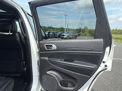 Used 2021 Jeep Grand Cherokee Laredo X AWD/4WD image 19