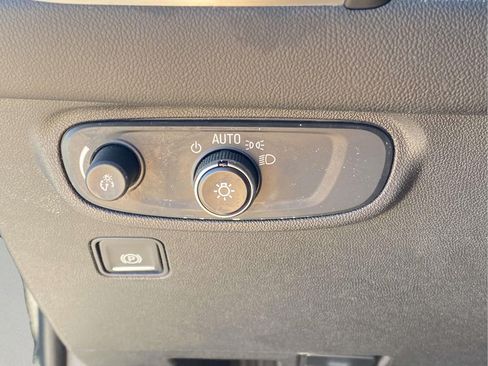 Used 2024 GMC Terrain SLE FWD image 18