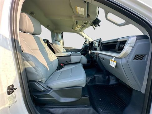 New 2025 Ford F550 4x4 Regular Cab Super Duty image 25