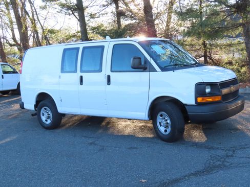 Used 2015 Chevrolet Express 2500 image 7