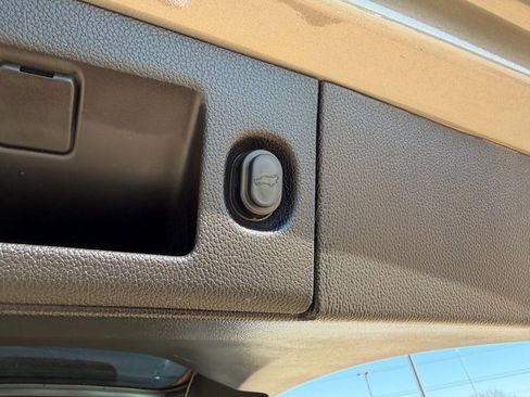 Used 2018 Chevrolet Tahoe LT w/ Luxury Package image 17