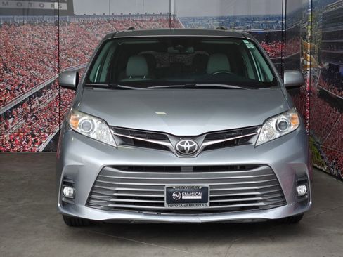 Certified 2020 Toyota Sienna XLE FWD image 2
