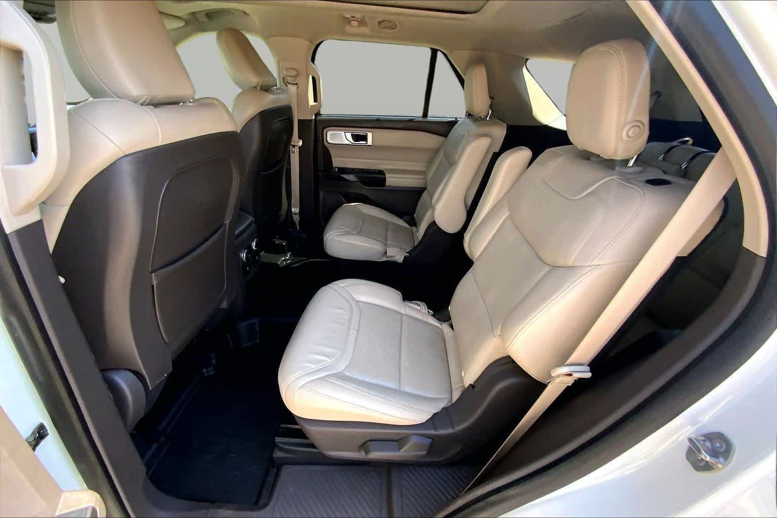 Used 2020 Ford Explorer Platinum w/ Premium Technology Package AWD/4WD image 21