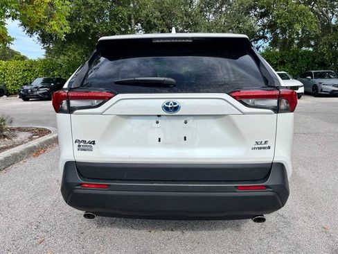 Used 2021 Toyota RAV4 XLE Premium AWD/4WD image 5