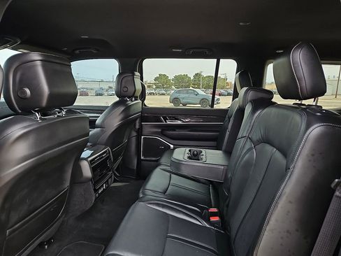 Used 2022 Jeep Wagoneer Series II image 17