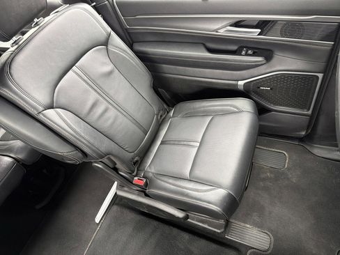 Used 2025 Jeep Wagoneer L Series III image 14