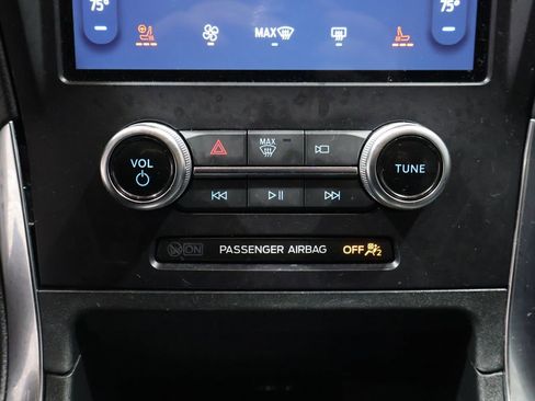 Used 2024 Ford Edge Titanium w/ Equipment Group 301A AWD/4WD image 31