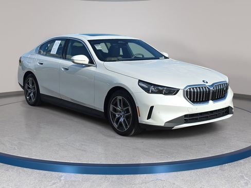 Used 2024 BMW i5 eDrive40i w/ Premium Package RWD image 3