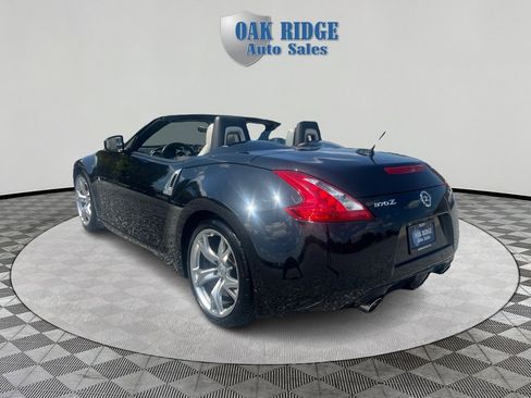 Used 2011 Nissan 370Z Touring w/ Sport Pkg image 7