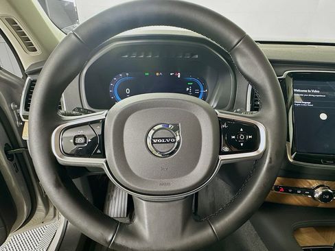 Used 2025 Volvo XC90 T8 Plus w/ Protection Package Premier AWD/4WD image 18