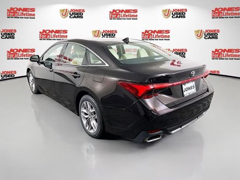 Certified 2020 Toyota Avalon XLE w/ Moonroof Package image 2