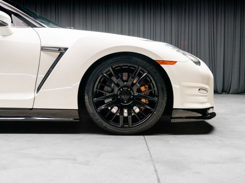 Used 2013 Nissan GT-R Black Edition image 27