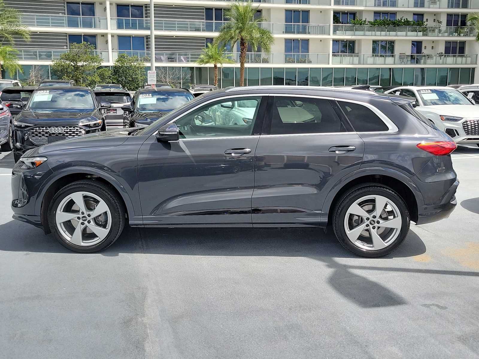 Certified 2025 Audi Q5 Premium Plus w/ Premium Plus AWD/4WD image 3