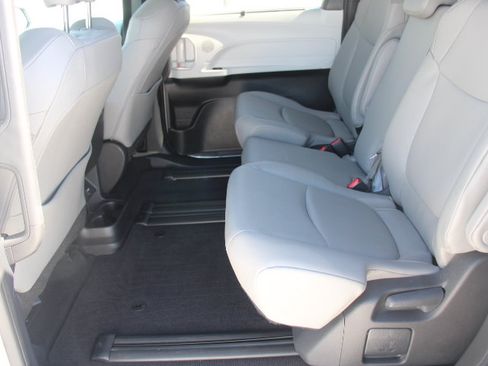 Certified 2025 Toyota Sienna XLE w/ XLE Plus Package FWD image 13