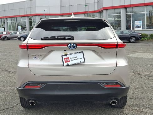 Certified 2023 Toyota Venza LE image 6