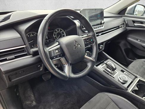 Used 2024 Mitsubishi Outlander SE Black Edition image 7