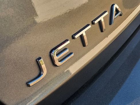 Used 2024 Volkswagen Jetta SE FWD image 12