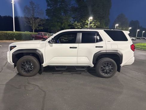 Used 2025 Toyota 4Runner SR5 image 8