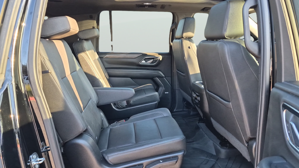 Used 2022 Chevrolet Suburban Z71 w/ Z71 Off-Road Package AWD/4WD image 29