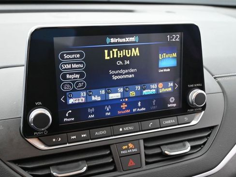 Used 2021 Nissan Altima 2.5 SV w/ SV Premium Package image 18